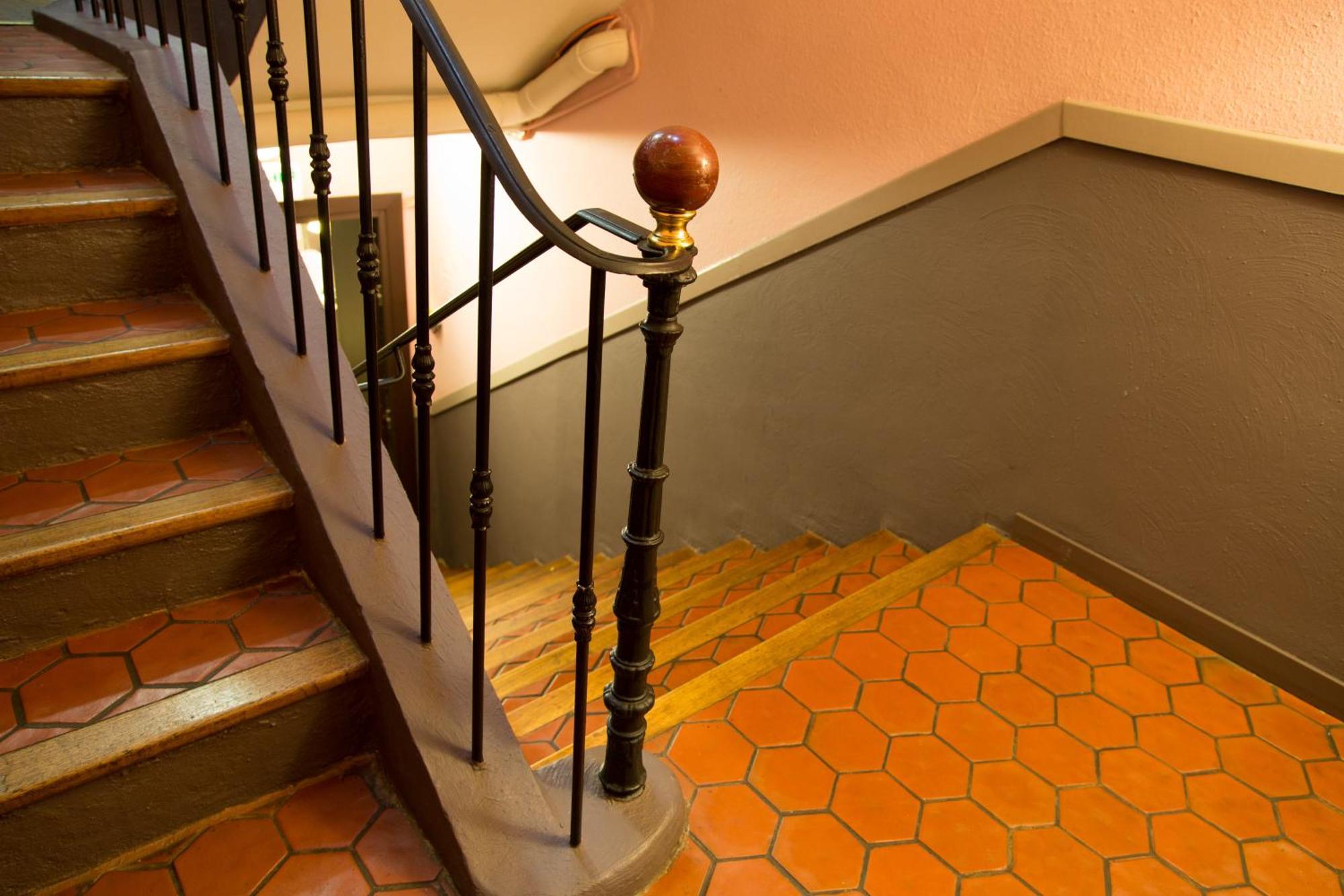 Logis Hotel Restaurant La Farigoule Sainte-Cécile-les-Vignes Εξωτερικό φωτογραφία