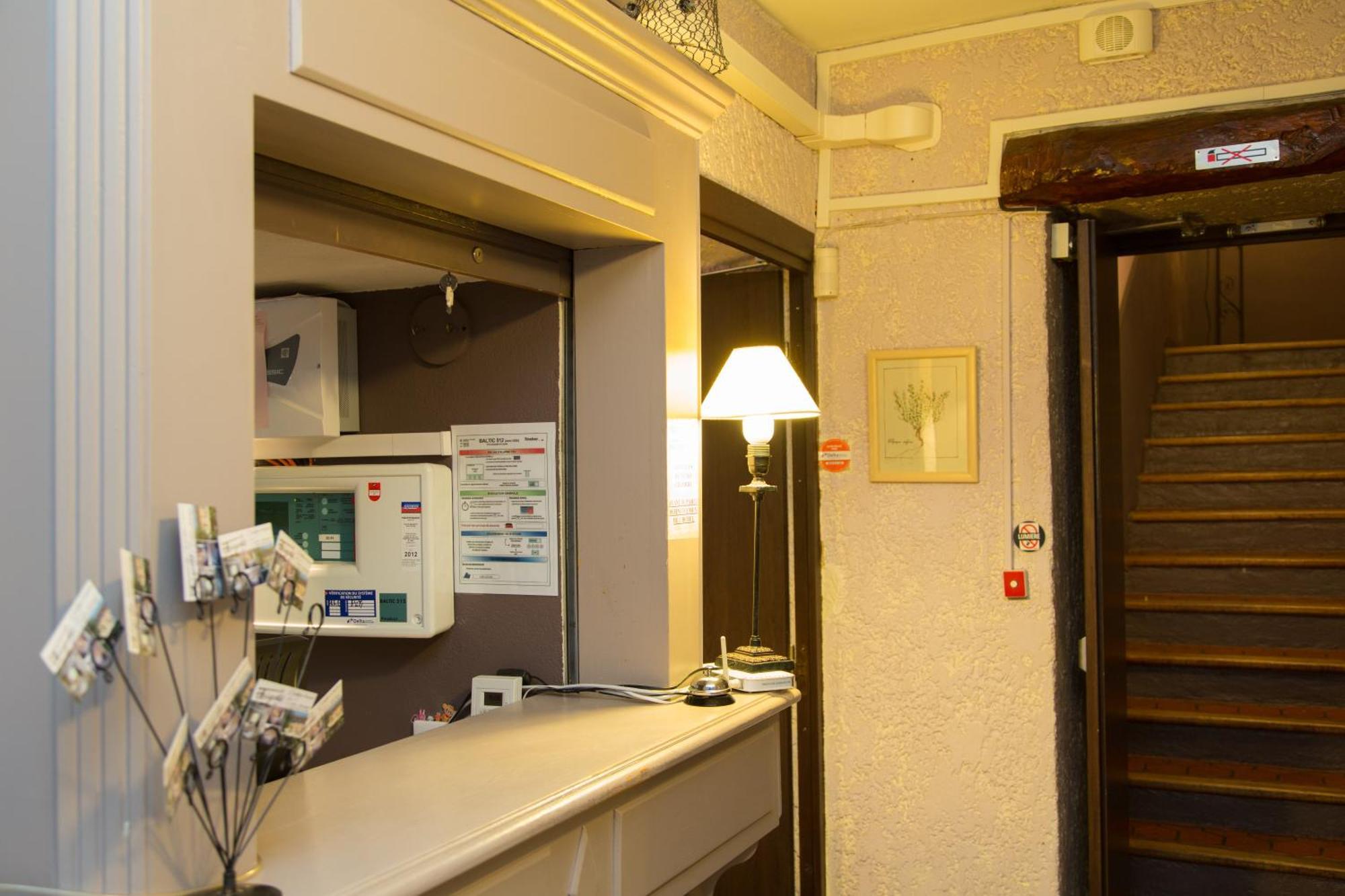 Logis Hotel Restaurant La Farigoule Sainte-Cécile-les-Vignes Εξωτερικό φωτογραφία