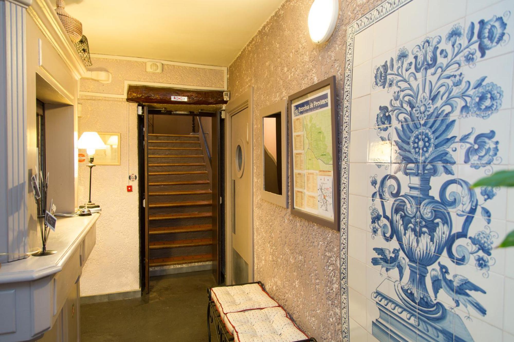 Logis Hotel Restaurant La Farigoule Sainte-Cécile-les-Vignes Εξωτερικό φωτογραφία