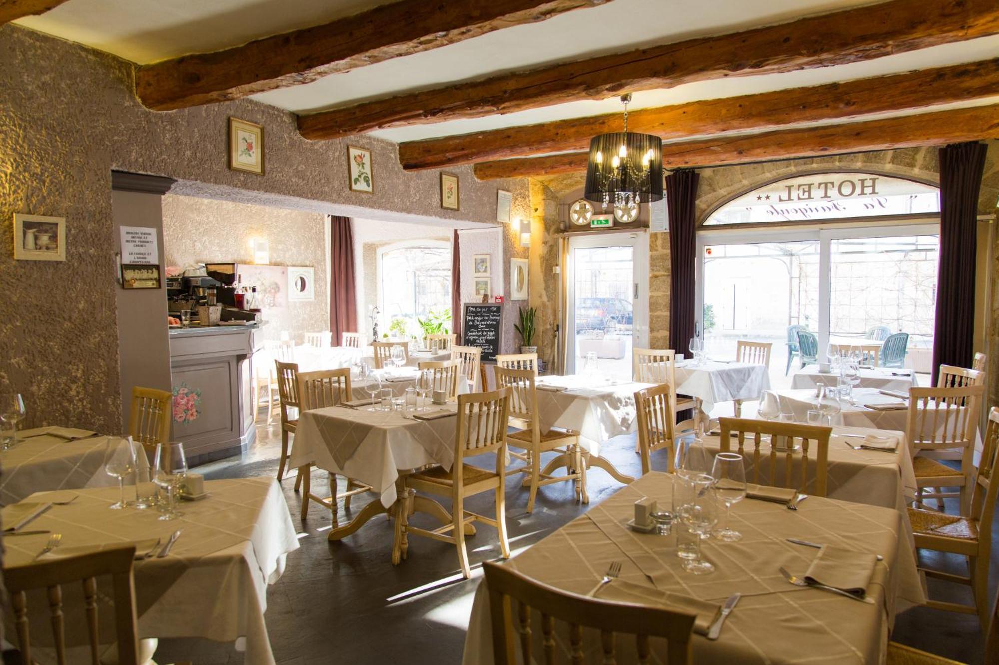 Logis Hotel Restaurant La Farigoule Sainte-Cécile-les-Vignes Εξωτερικό φωτογραφία