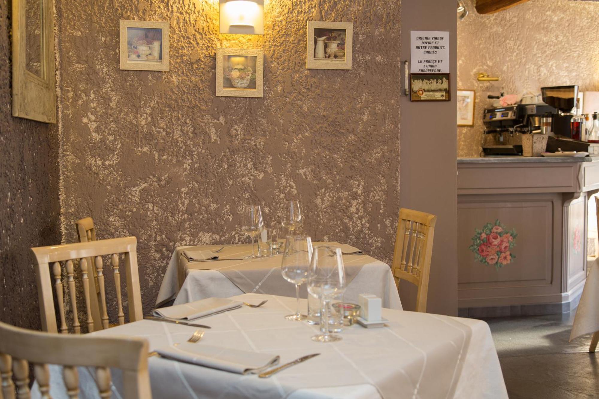 Logis Hotel Restaurant La Farigoule Sainte-Cécile-les-Vignes Εξωτερικό φωτογραφία