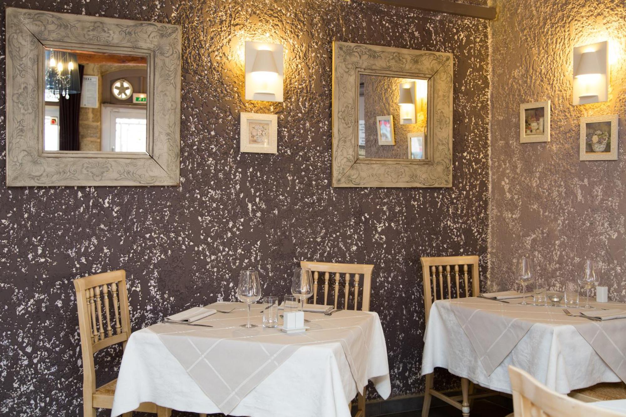 Logis Hotel Restaurant La Farigoule Sainte-Cécile-les-Vignes Εξωτερικό φωτογραφία