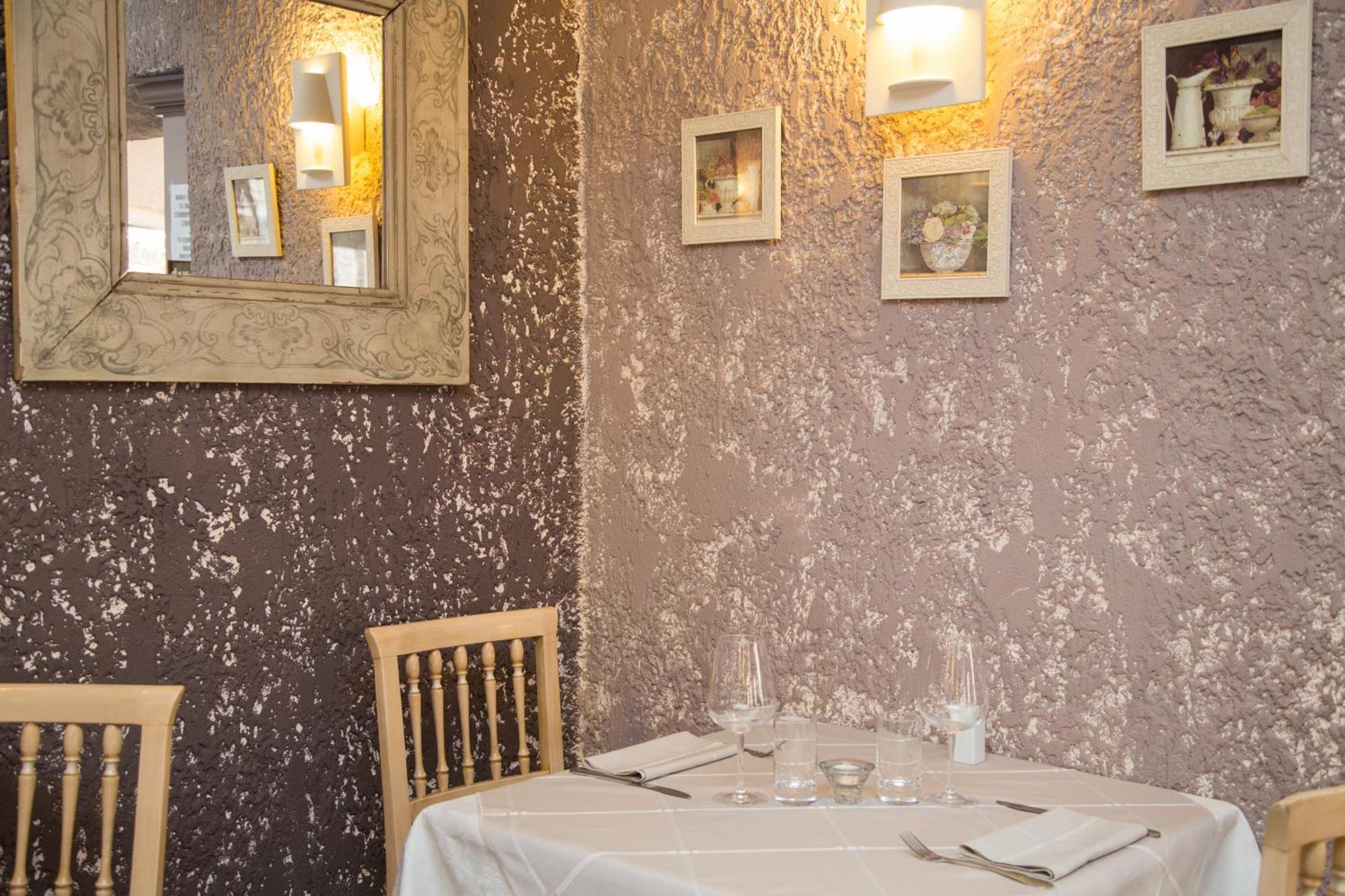 Logis Hotel Restaurant La Farigoule Sainte-Cécile-les-Vignes Εξωτερικό φωτογραφία