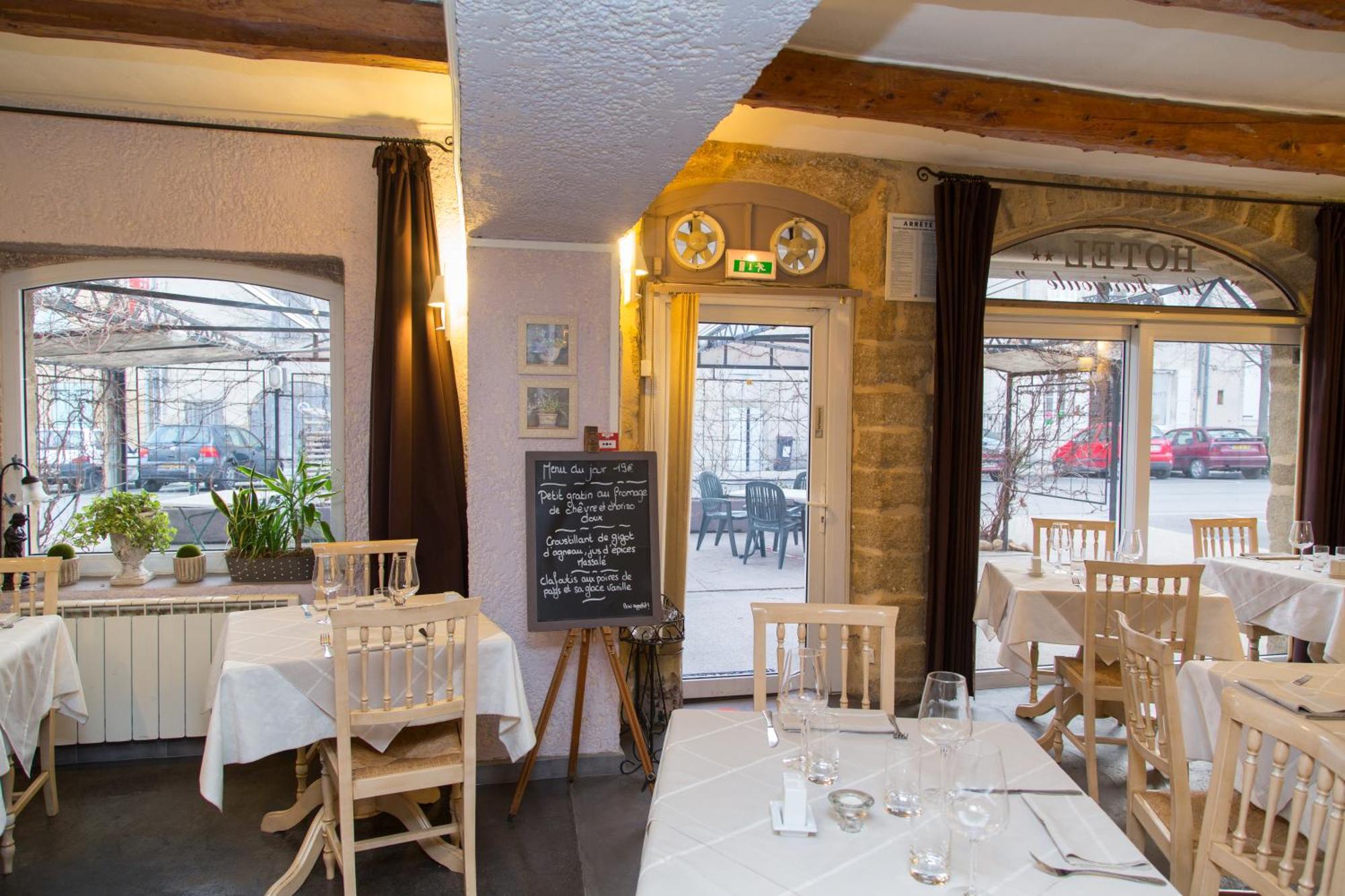 Logis Hotel Restaurant La Farigoule Sainte-Cécile-les-Vignes Εξωτερικό φωτογραφία