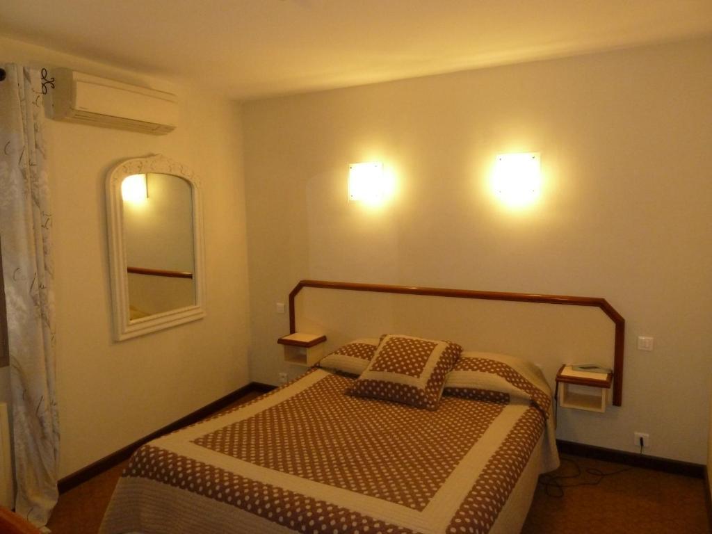 Logis Hotel Restaurant La Farigoule Sainte-Cécile-les-Vignes Δωμάτιο φωτογραφία