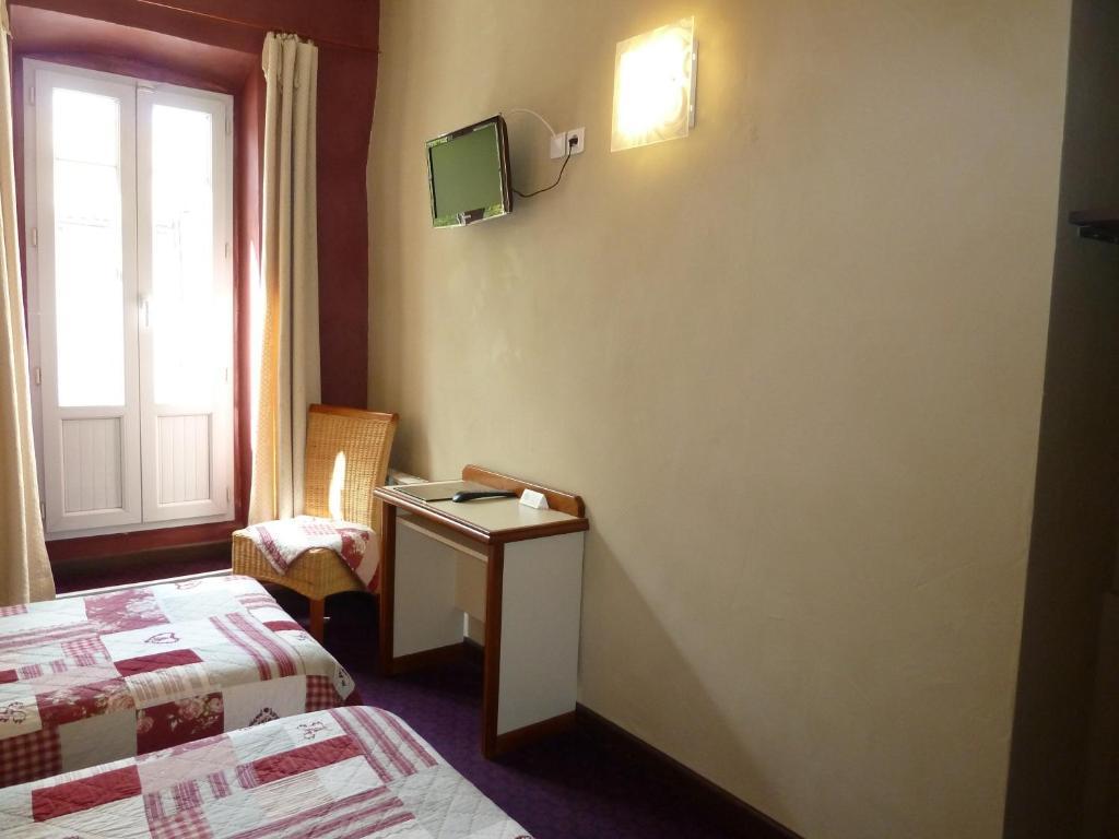 Logis Hotel Restaurant La Farigoule Sainte-Cécile-les-Vignes Δωμάτιο φωτογραφία