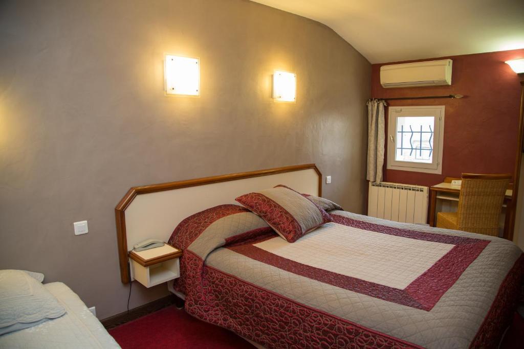 Logis Hotel Restaurant La Farigoule Sainte-Cécile-les-Vignes Δωμάτιο φωτογραφία