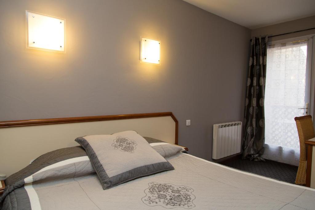 Logis Hotel Restaurant La Farigoule Sainte-Cécile-les-Vignes Δωμάτιο φωτογραφία
