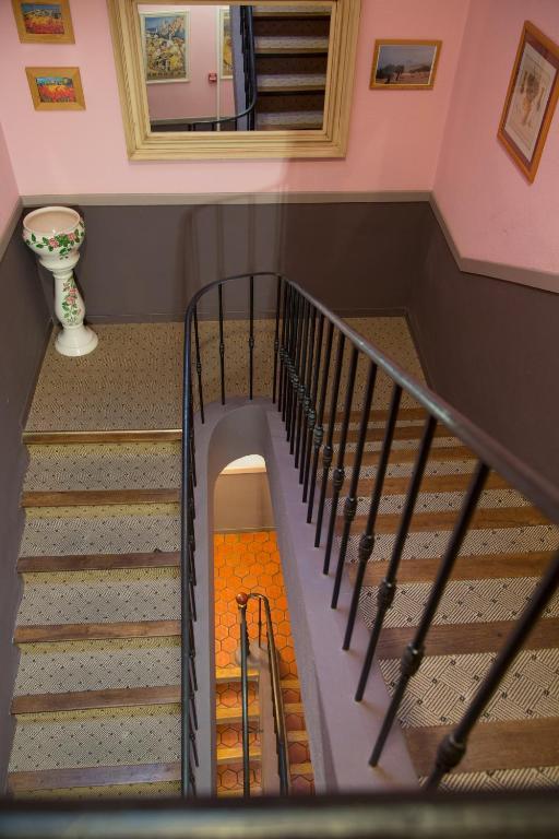Logis Hotel Restaurant La Farigoule Sainte-Cécile-les-Vignes Εξωτερικό φωτογραφία