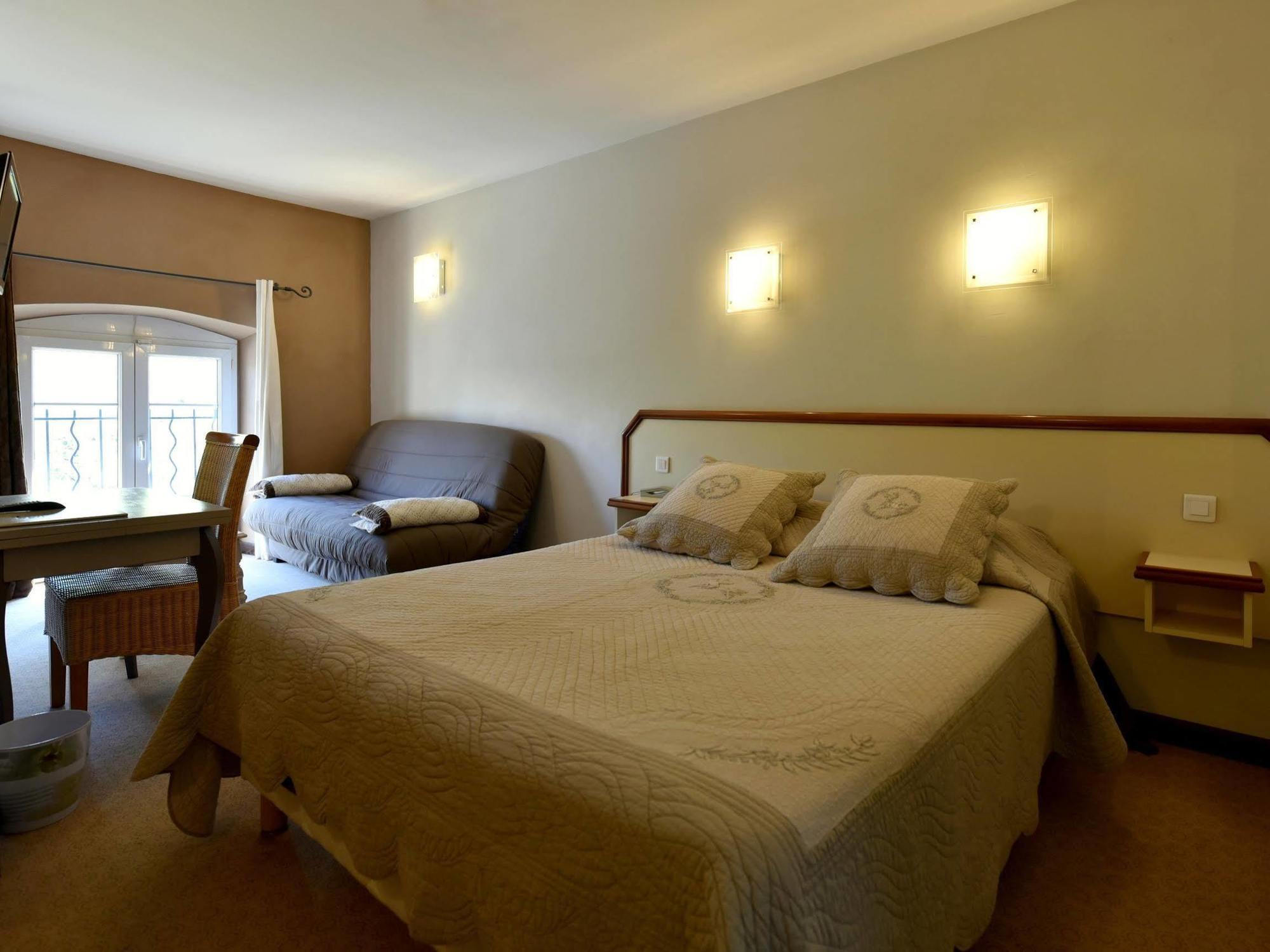 Logis Hotel Restaurant La Farigoule Sainte-Cécile-les-Vignes Εξωτερικό φωτογραφία