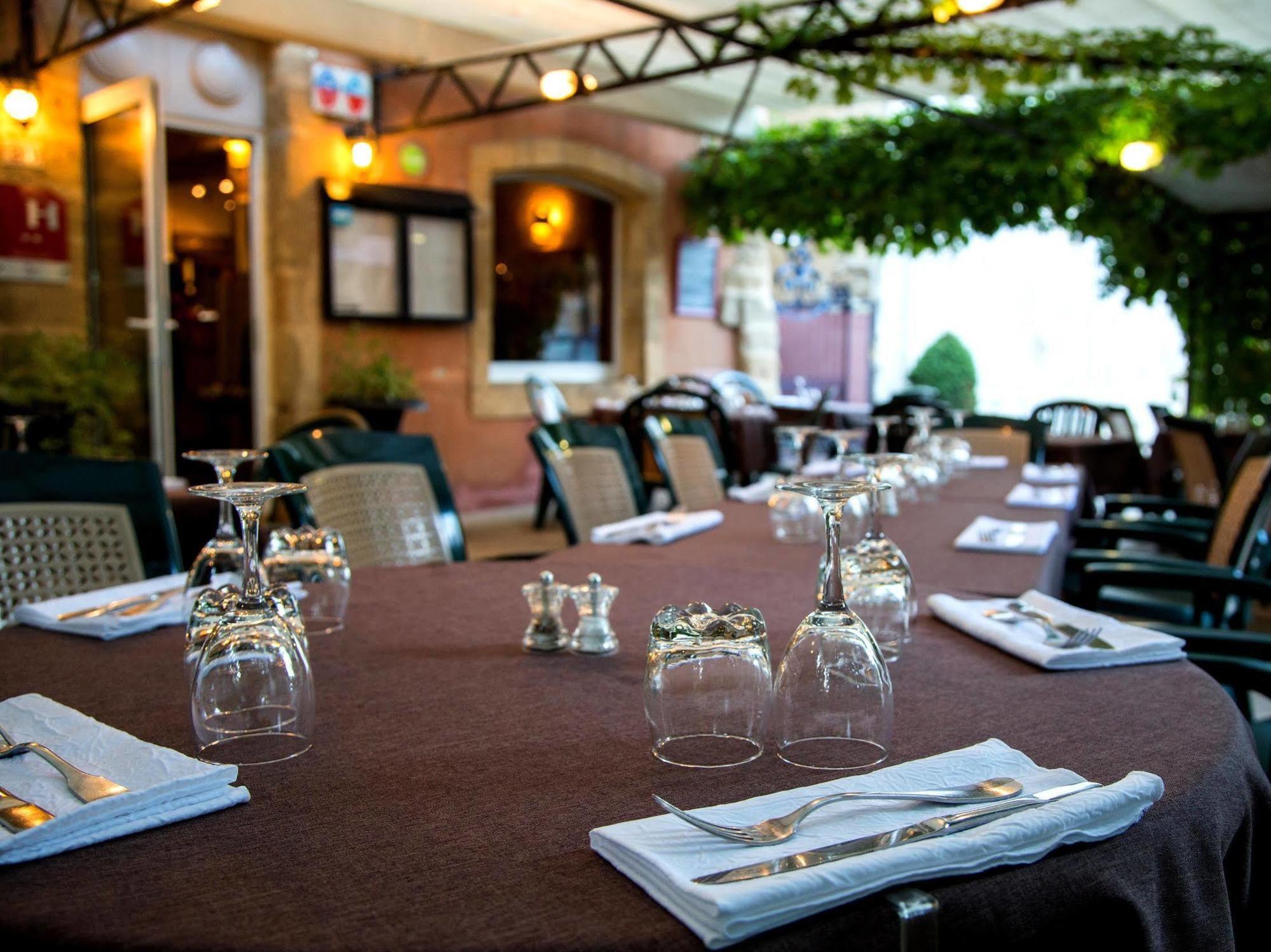 Logis Hotel Restaurant La Farigoule Sainte-Cécile-les-Vignes Εξωτερικό φωτογραφία