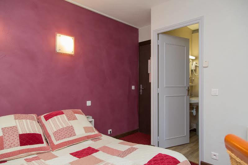 Logis Hotel Restaurant La Farigoule Sainte-Cécile-les-Vignes Εξωτερικό φωτογραφία