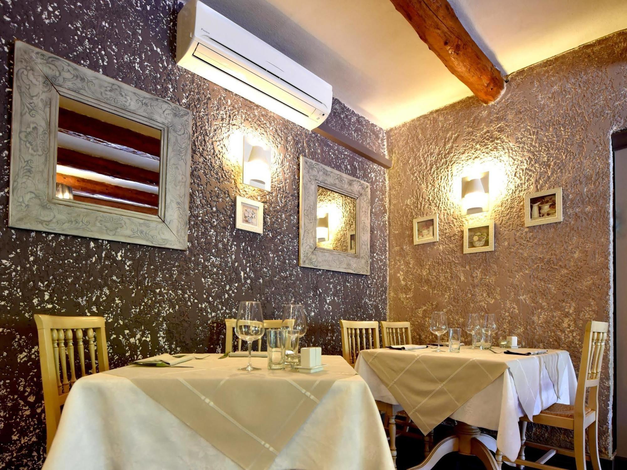 Logis Hotel Restaurant La Farigoule Sainte-Cécile-les-Vignes Εξωτερικό φωτογραφία