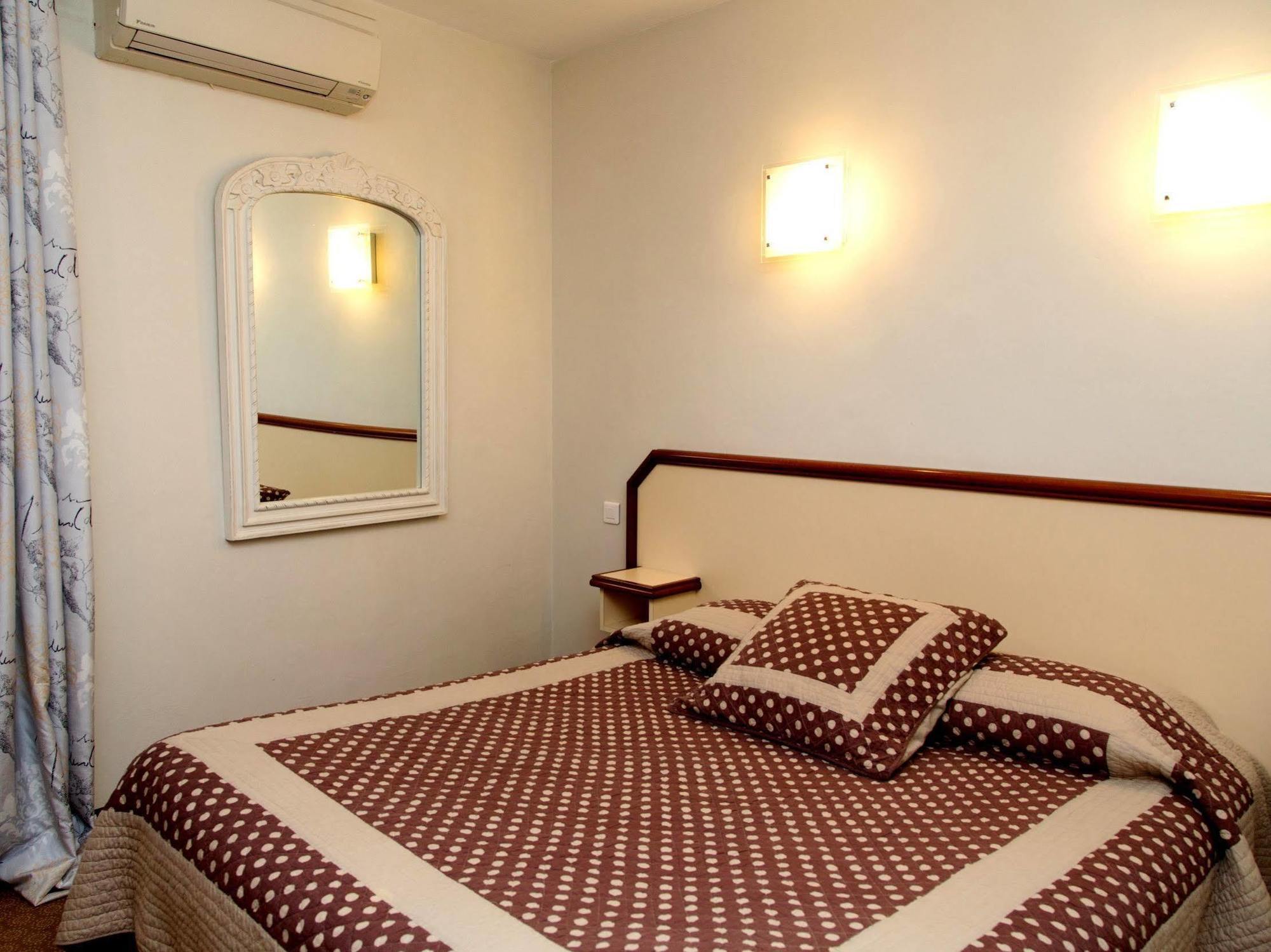 Logis Hotel Restaurant La Farigoule Sainte-Cécile-les-Vignes Εξωτερικό φωτογραφία
