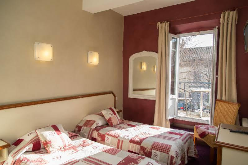 Logis Hotel Restaurant La Farigoule Sainte-Cécile-les-Vignes Εξωτερικό φωτογραφία