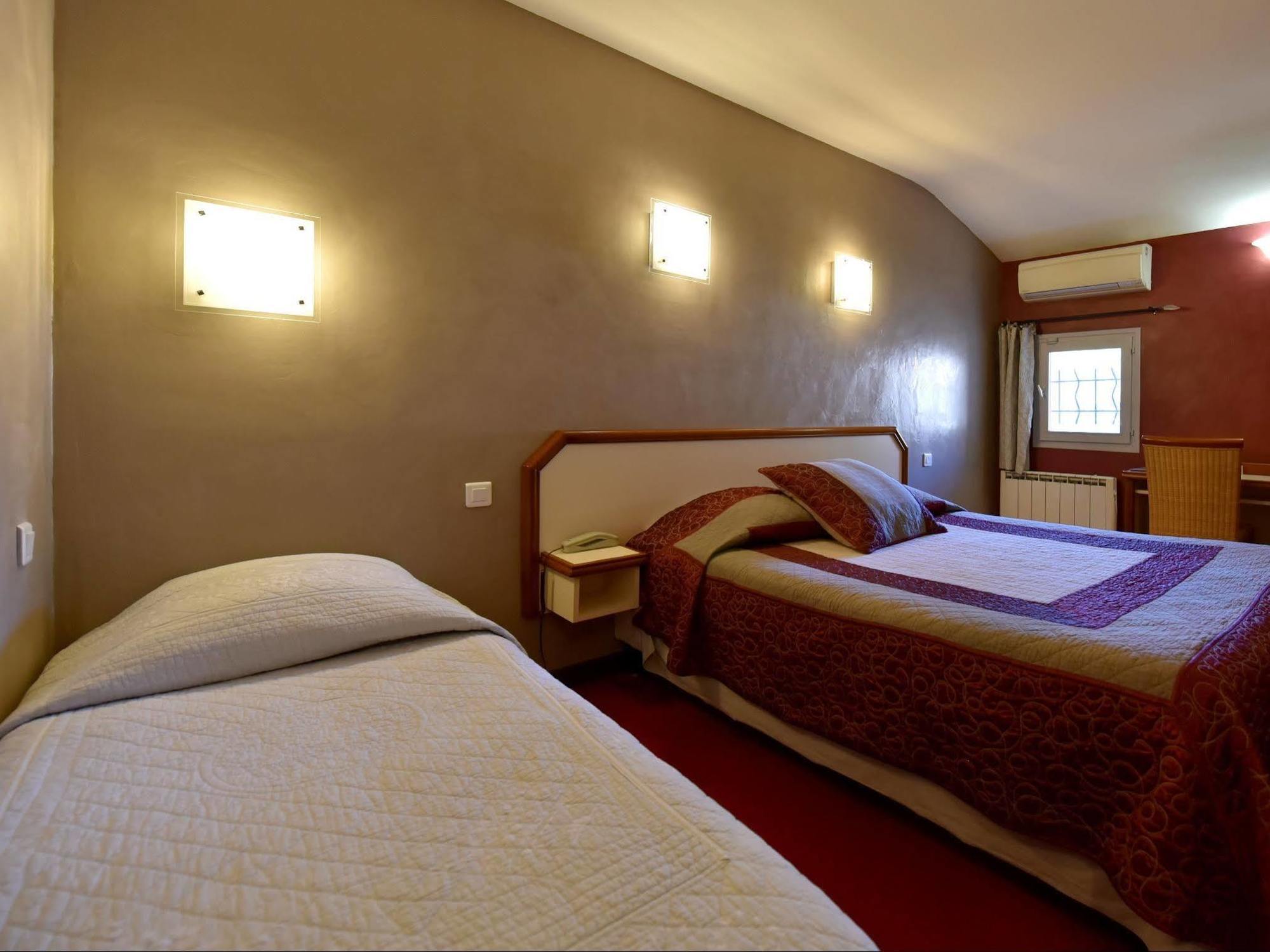 Logis Hotel Restaurant La Farigoule Sainte-Cécile-les-Vignes Εξωτερικό φωτογραφία